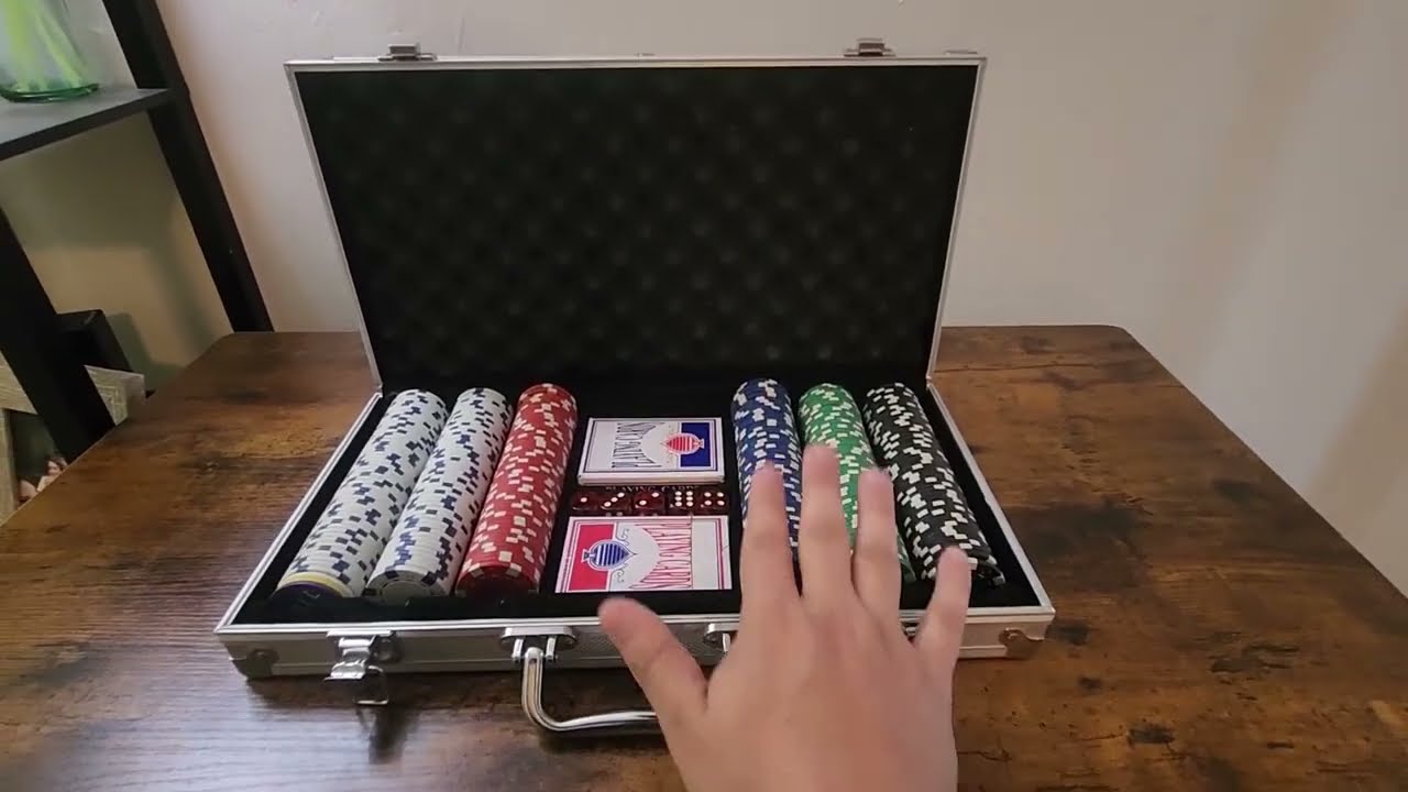 NOLIE Casino Poker Chip Set 200 300 PCS with Aluminum Case for Gambling Review