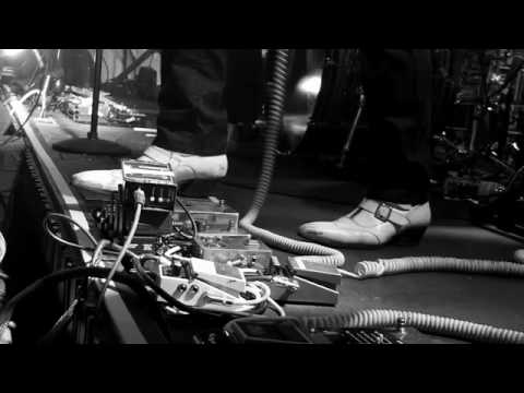 The Dead Weather - I Can't Hear You (Live from Third Man Records)